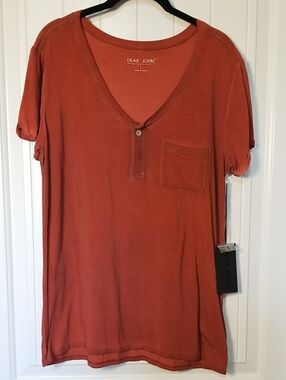 New Dear John Rust V-Neck Henley Pocket Tee Abalone buttons Size Large NWT